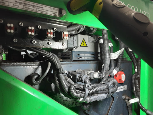Why Onboard Chargers Are Revolutionizing the Forklift Industry ?