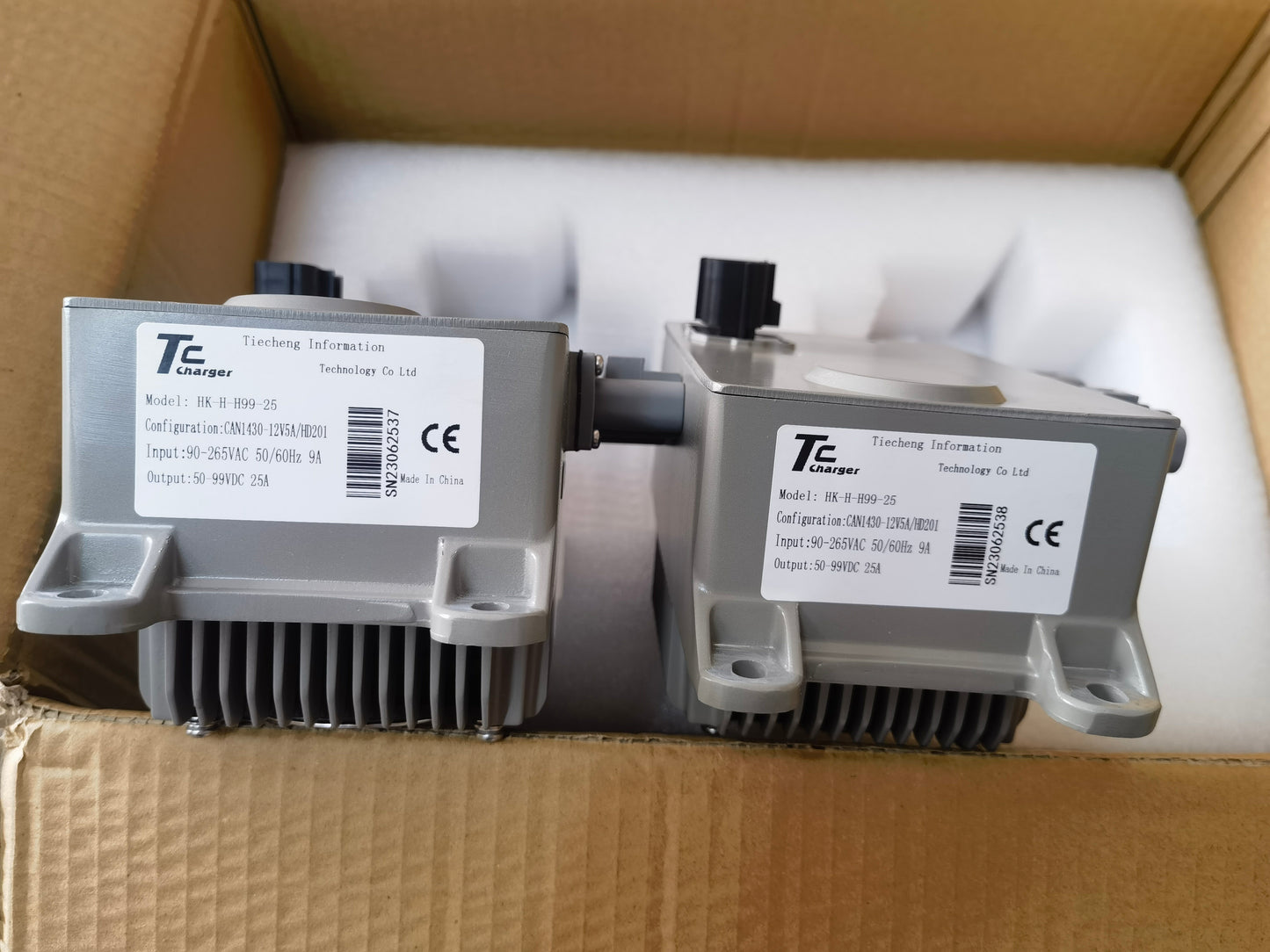 Caricatore OBC per veicolo elettrico caricabatteria a bordo 1.8KW TC HK serie HK-H-H66-25 66v 25A