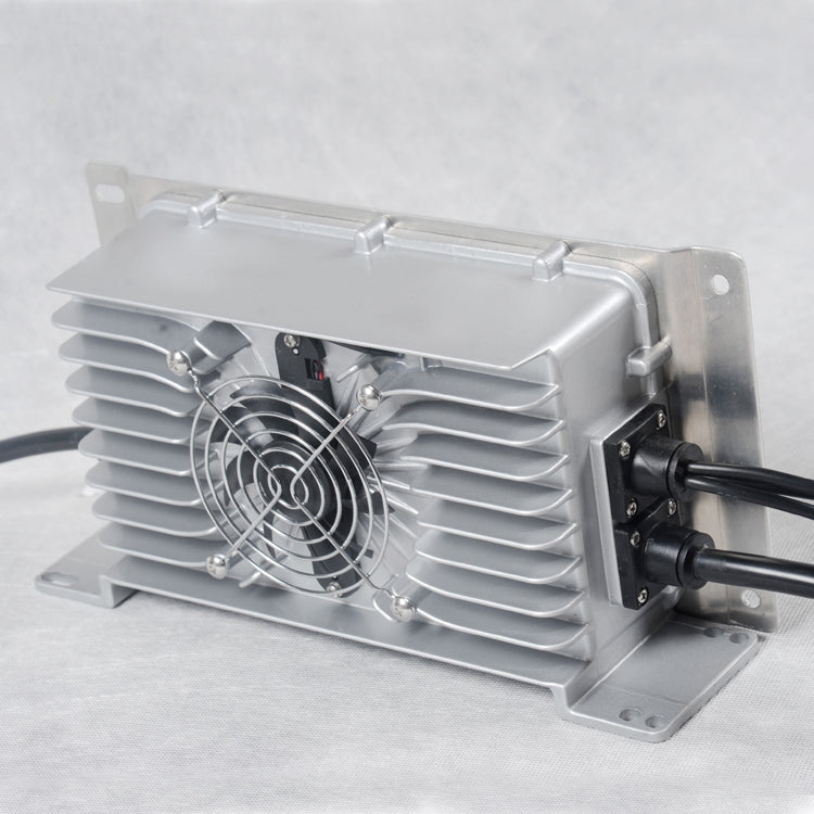Caricabatterie da 3,3 kW Deligreen OBC a bordo livello IP67 3,3 kW 96 V 108 V 32 A OBC EV Caricabatterie per auto elettrica solare