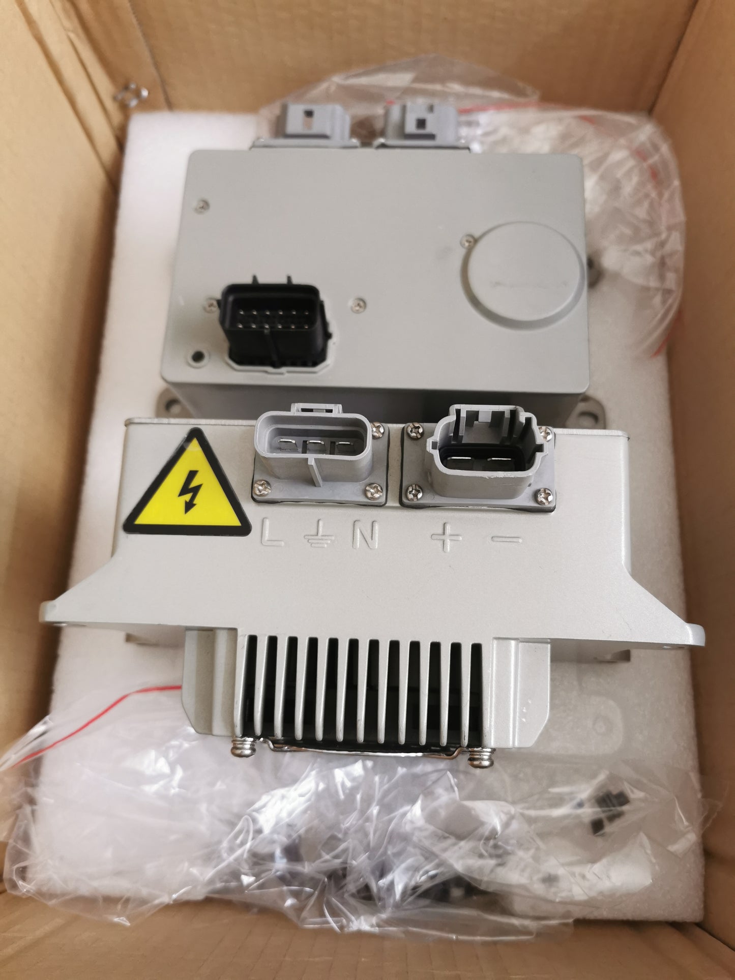 TC OBC Charger 1.8kw HK-H-H132-16 EV Charger