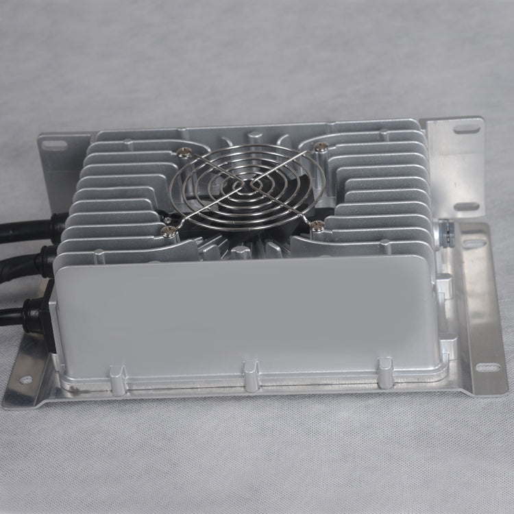 Caricabatterie da 3,3 kW Deligreen OBC a bordo livello IP67 3,3 kW 96 V 108 V 32 A OBC EV Caricabatterie per auto elettrica solare