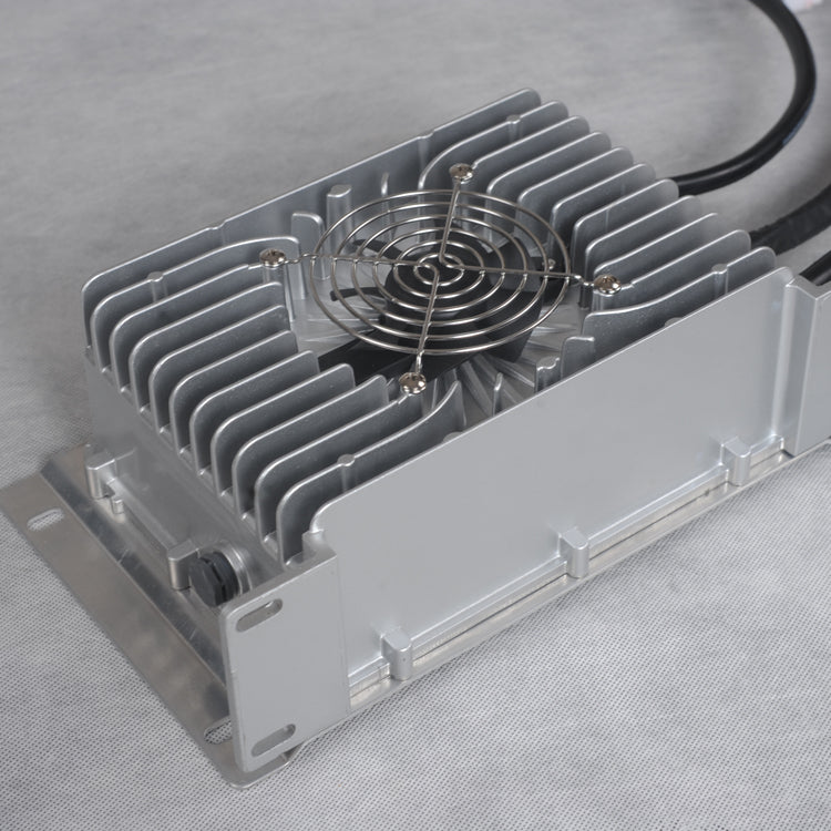 Caricabatterie da 3,3 kW Deligreen OBC a bordo livello IP67 3,3 kW 96 V 108 V 32 A OBC EV Caricabatterie per auto elettrica solare