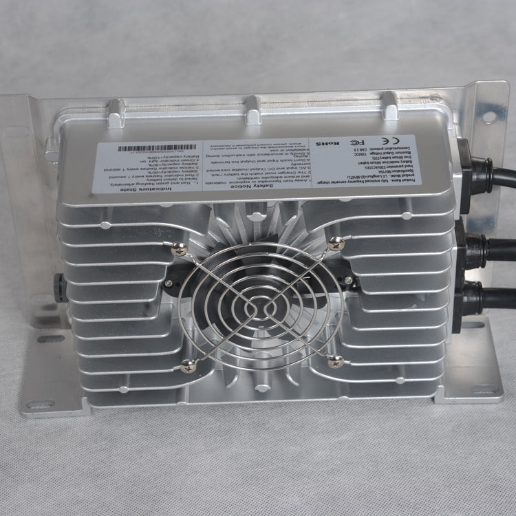 Caricabatterie da 3,3 kW Deligreen OBC a bordo livello IP67 3,3 kW 96 V 108 V 32 A OBC EV Caricabatterie per auto elettrica solare