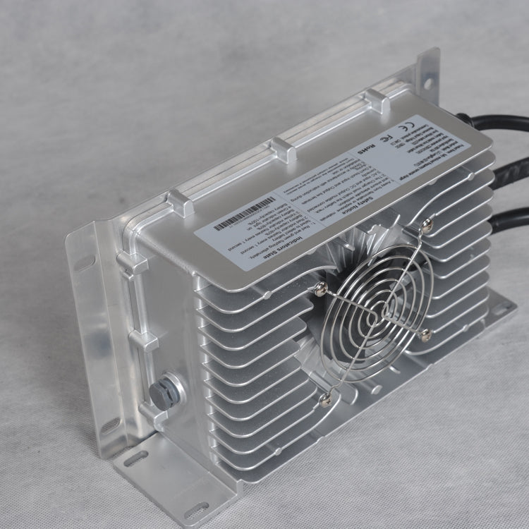 Caricabatterie da 3,3 kW Deligreen OBC a bordo livello IP67 3,3 kW 96 V 108 V 32 A OBC EV Caricabatterie per auto elettrica solare